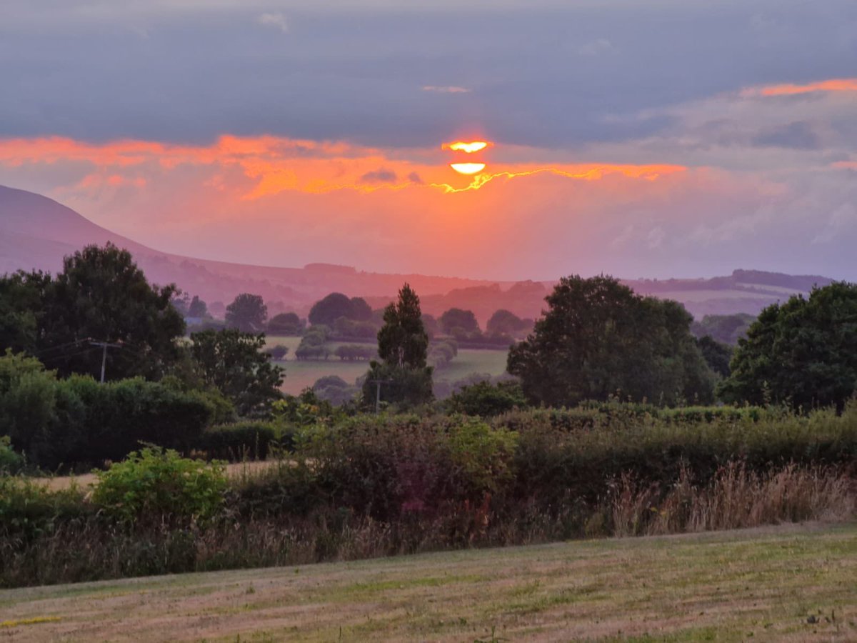 MrNoble_PE's tweet photo. Great couple of days on D of E qualifying our students for the Bronze Award, and some handy photography of rural Herefordshire! #Herefordshire #photography https://t.co/gV89yXlbMa