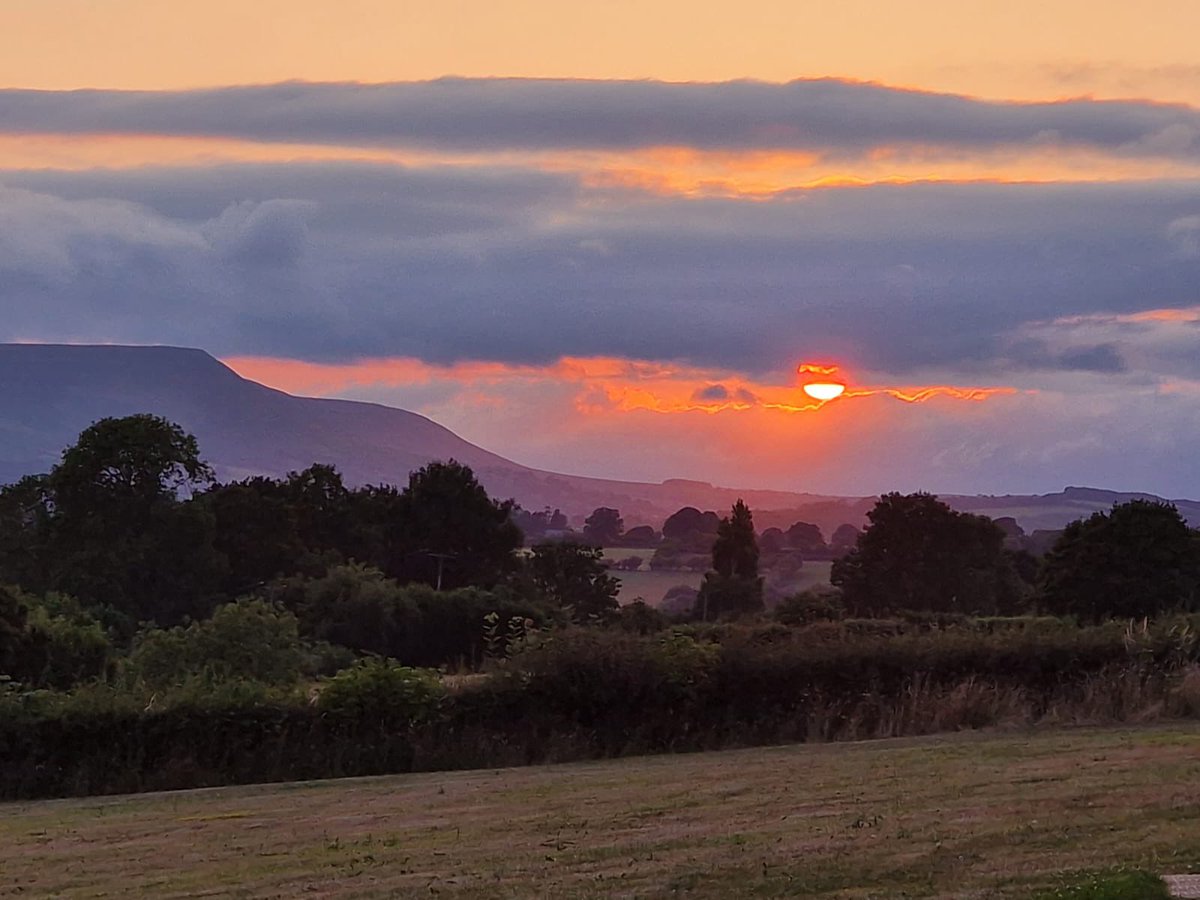 MrNoble_PE's tweet photo. Great couple of days on D of E qualifying our students for the Bronze Award, and some handy photography of rural Herefordshire! #Herefordshire #photography https://t.co/gV89yXlbMa