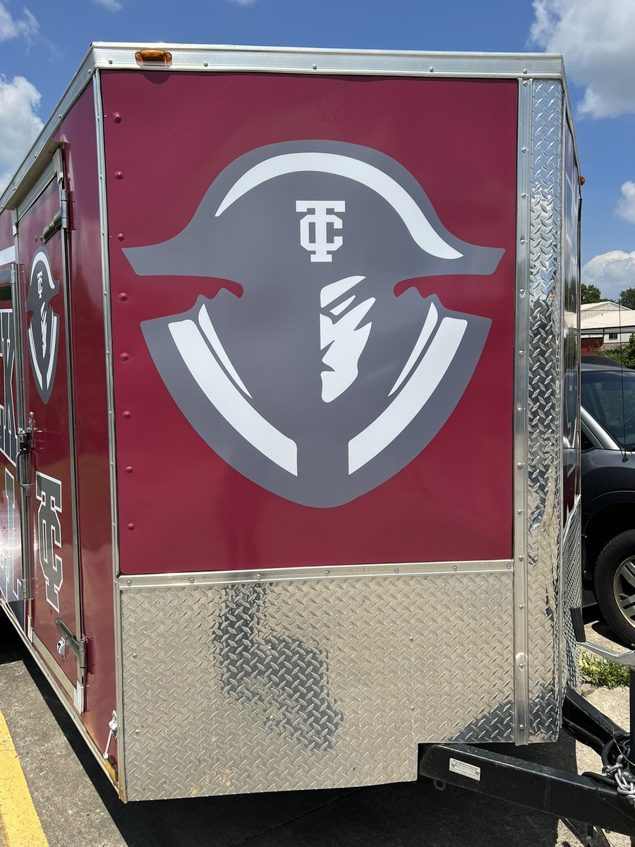 TCreekfootball's tweet photo. Providing the best experience for our kids to take pride in ❗️ #TCFOOTBALL #GRINDSETMENTALITY 

Special thanks to our @TCHSFBoosters for making this possible 🙏🏾

@Jhawks9 
@Tray_Hughes 
@CoachTHatchel 
@ShawnBMiller 
@CoachDuncan39 
@drmills_TC 
@TCDORES1 https://t.co/OuCGvXyDyt