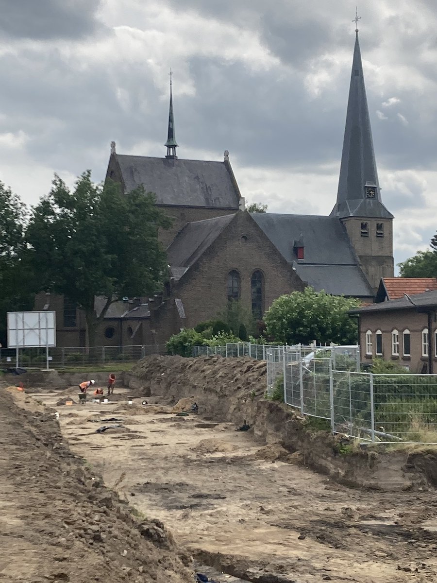 ‘Onder de Toren’ in Groessen komen woningen maar voordat er gebouwd wordt, worden er archeologische vondsten opgegraven. Vandaag was er een mogelijkheid om te kijken. Heel gaaf en veel bijgeleerd. Meer weten? mijngroessen.nl/projecten/arch…