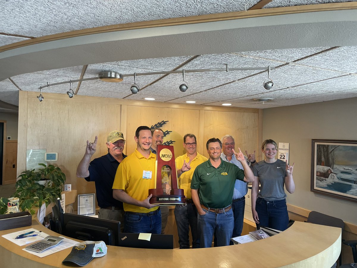 conversation with representatives from The Arthur Companies in Arthur, ND. One of our students, Katlyn Balstad, is doing an internship with them! Discussion included the need for more ag grads! <a href="/NativeLanguages/">Colleen Fitzgerald, Senior Vice Provost, Research</a> <a href="/NDSUPresident/">Dave Cook</a> <a href="/NDAgExpStation/">NDSU AgExpStation</a>