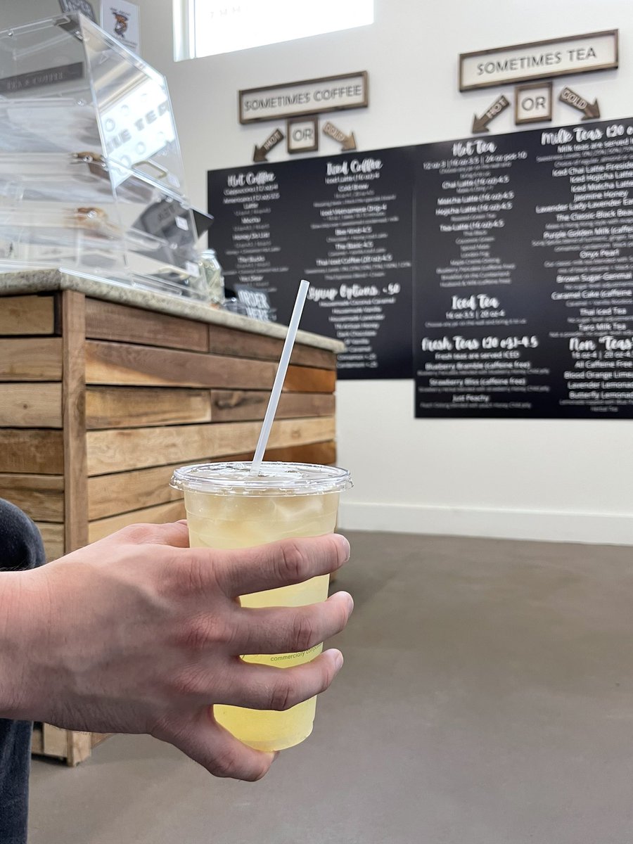 allofthedrinks's tweet photo. LAVENDER LEMONADE: (tagged shop) literally a 10/10. perfect amount of sweetness and tartness. balanced lavender flavor and lil lemon chunkies pulpies mmm. would recommend, this is the 3rd time getting it. https://t.co/NmLWevKV8s