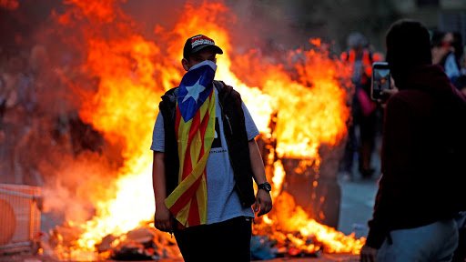 pandarraco's tweet photo. @AgustiColomines @elnacionalcat Pocs m'he pareixen, per es pollo que montaren. https://t.co/g8QO66jkwP