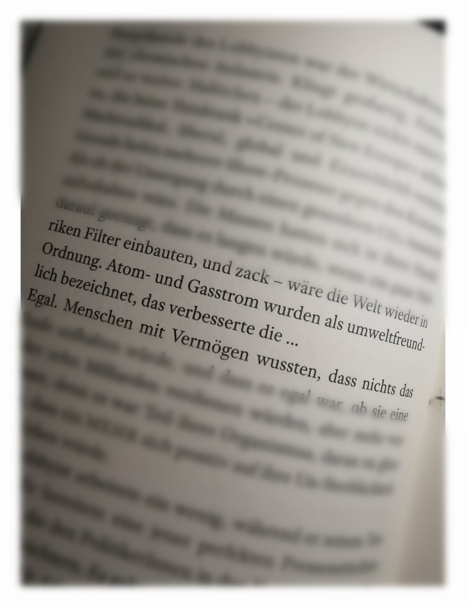 Wenn <a href="/SibylleBerg/">Sibylle Berg</a> denen da oben nicht die Anleitung schreiben würde, hätten wir doch die ganze Scheisse nicht. Oder? ODER??? #RCE...#dystopieisdasjanich