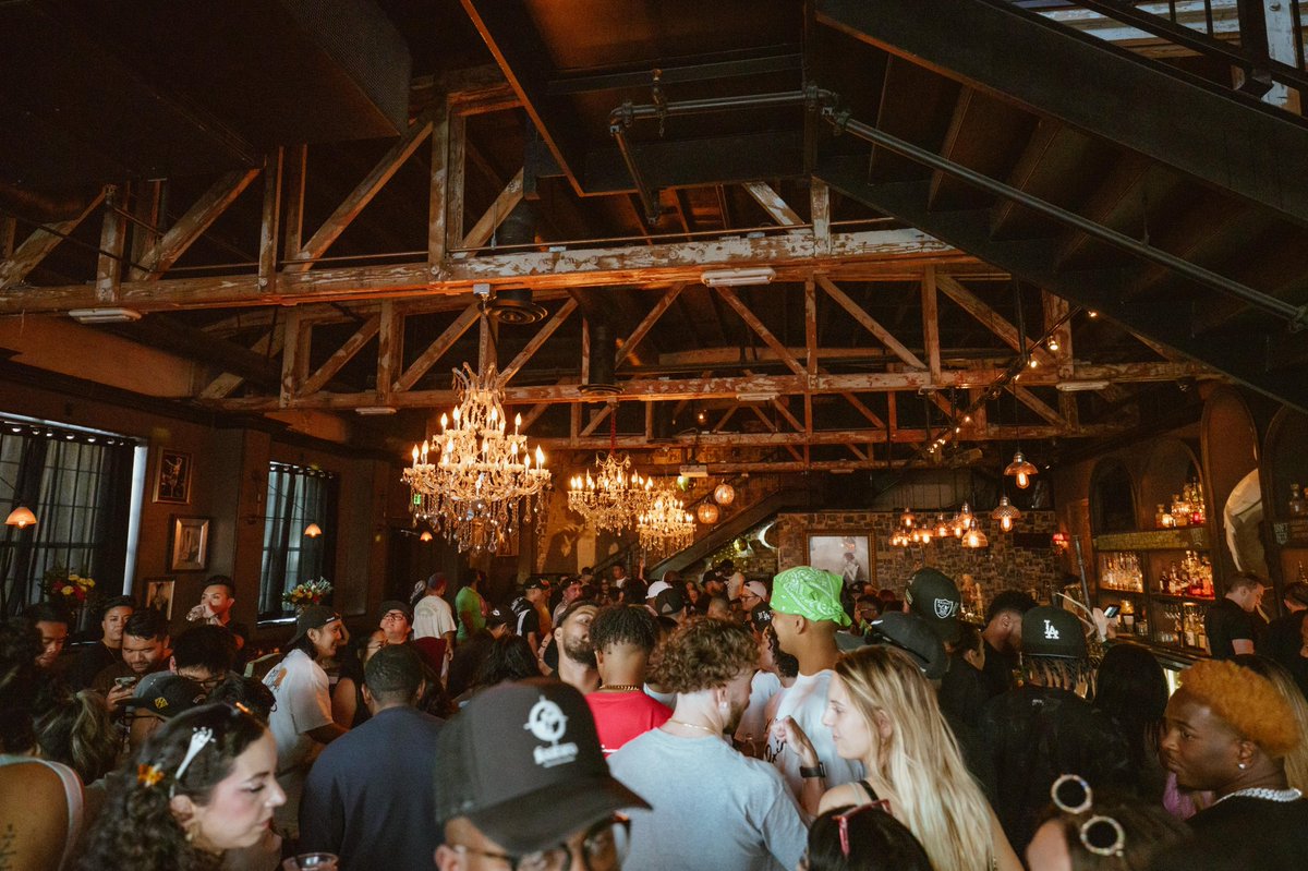 cultivate_lv's tweet photo. “Friends & Family” Vol. 3
All photos from the event are now available in the link our bio!
#djfive #djkellyj #commonwealthlv
| Keep out of reach of children. For use only by adults 21 years of age or older. | MED # 80866377749311261143 | REC # 01653343486142530020 | https://t.co/3ikw7gV3Mj