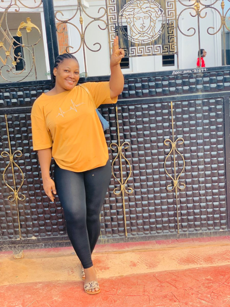 itzTizzyGold1's tweet photo. Confidence has no competition 🥰 https://t.co/niBuBMWj0y