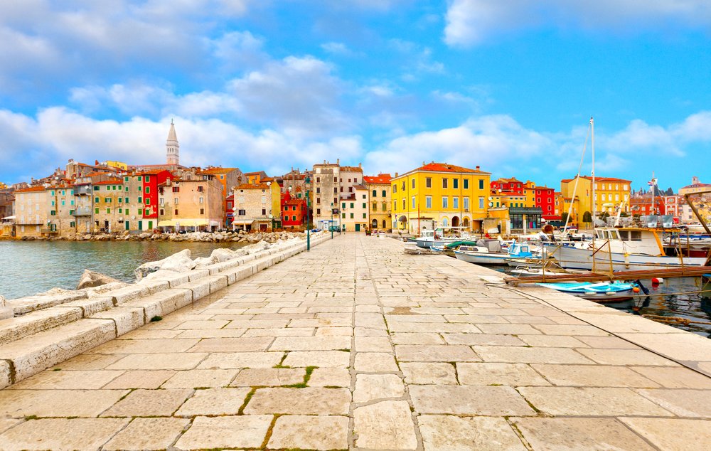 TravelersJoy's tweet photo. Discover 5 popular #honeymoon destinations that are surprisingly a great value https://t.co/Fk1rtPaxdS #honeymoons #honeymoonplanning #honeymoontravel #skiptheblender https://t.co/hC0JKDHGPL