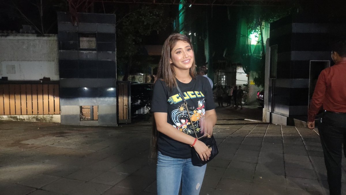 IN PICS | Spotted 📸: Gorgeous beauty #ShivangiJoshi gets papped out and about in the city today