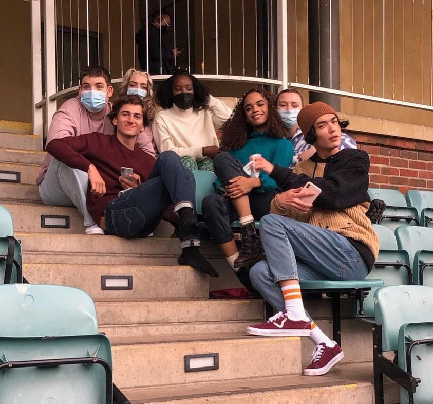 __CFSPRING's tweet photo. happy 3 months of heartstopper 🤍 https://t.co/Uw74muQrEK