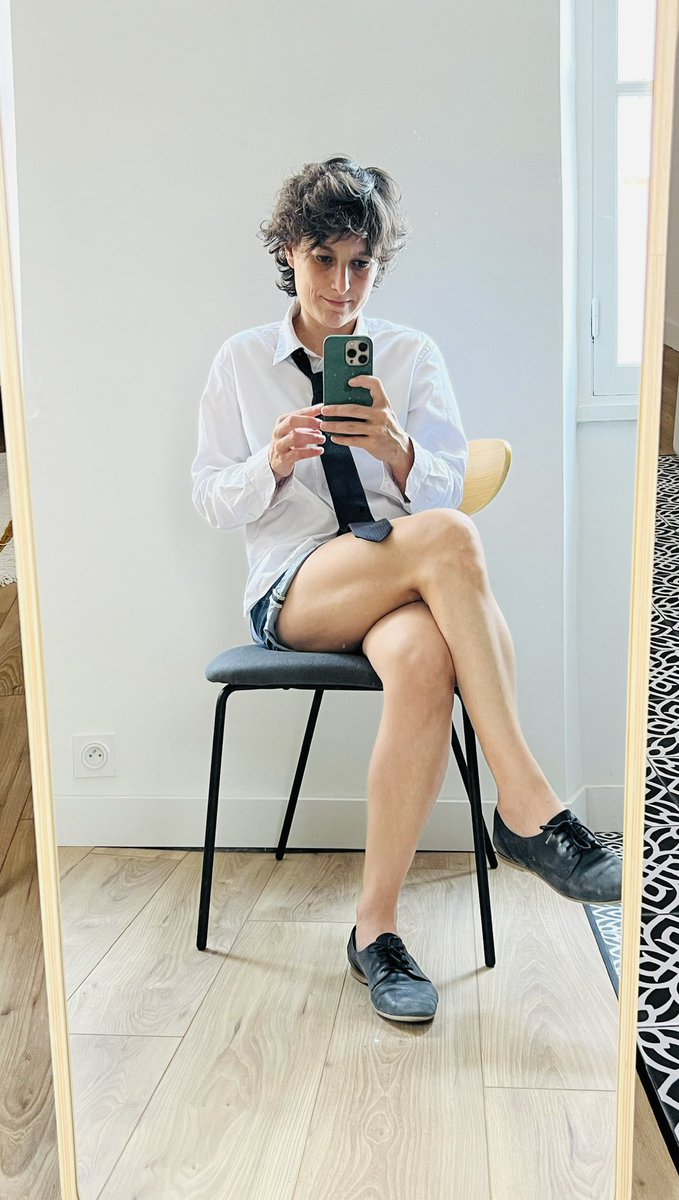 Melanie_Vogel_'s tweet image. Pour droite, la cravate permettrait de « recentrer le débat sur ce qui compte vraiment: les arguments des uns et des autres ».

Prête pour défendre au Sénat, dès la semaine prochaine, l’augmentation des salaires, la sobriété énergétique et la redistribution des richesses.