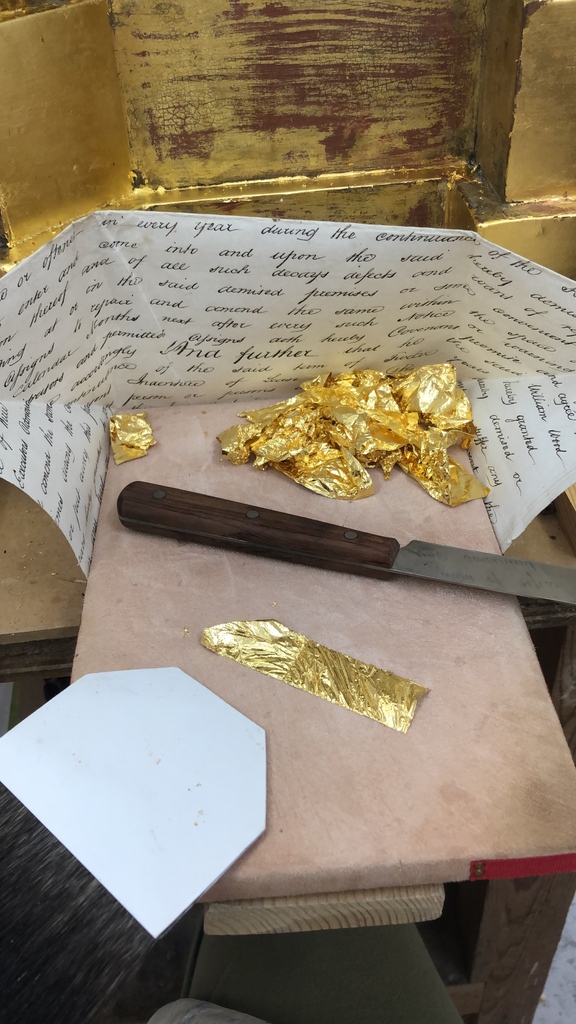 schoolofstuff's tweet image. Lovely to work with real gold. We’ll teach you the basics on our Five Day course. Gold included!  

Gilding Five Day Intensive | 12 - 16 September 2022. 

theschoolofstuff.co.uk/courses/gildin…
