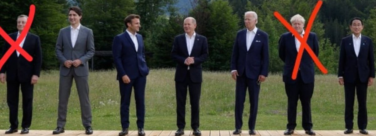 pauvreencolere's tweet photo. les #EricZemmour #Ciotti #LR+autre du #phallus=#cravate/#cravatePhallique+#phallocrate sont bien oublieux de leur propre travers d'avant
Mr @ECiotti en particulier
preuve en3images
#tong #castard #stigmatisation+#code #sociaux
+#exemple #President y est pas
#tenuecorrecte suffit https://t.co/gsPUrgen6C