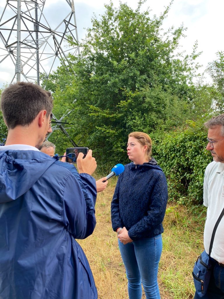Prefet72's tweet photo. #Incendie | 🔥

Agathe Cury, directrice de cabinet du préfet s’est rendue à Téloché où encore 120 sapeurs-pompiers procèdent à des opérations de noyage pour éviter la reprise des feux 🚒🧯

👏 aux sapeurs pompiers et à tous ceux qui contribuent aux opérations. https://t.co/8zIvVcRfUo