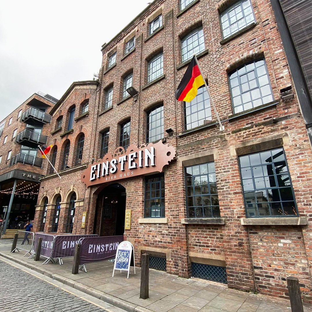 𝕀𝕋'𝕊 𝕋ℍ𝔼 𝕎𝔼𝔼𝕂𝔼ℕ𝔻, ℂ𝕆𝕄𝔼 ℍ𝔸𝕍𝔼 𝔸
𝕊𝕋𝔼𝕀ℕ
As always we're going 'til late tonight so come down
for a few drinks and enjoy the Live Music 🎤

6-8 --- @motelsundownband
8-10 --- @damocourtneymusic