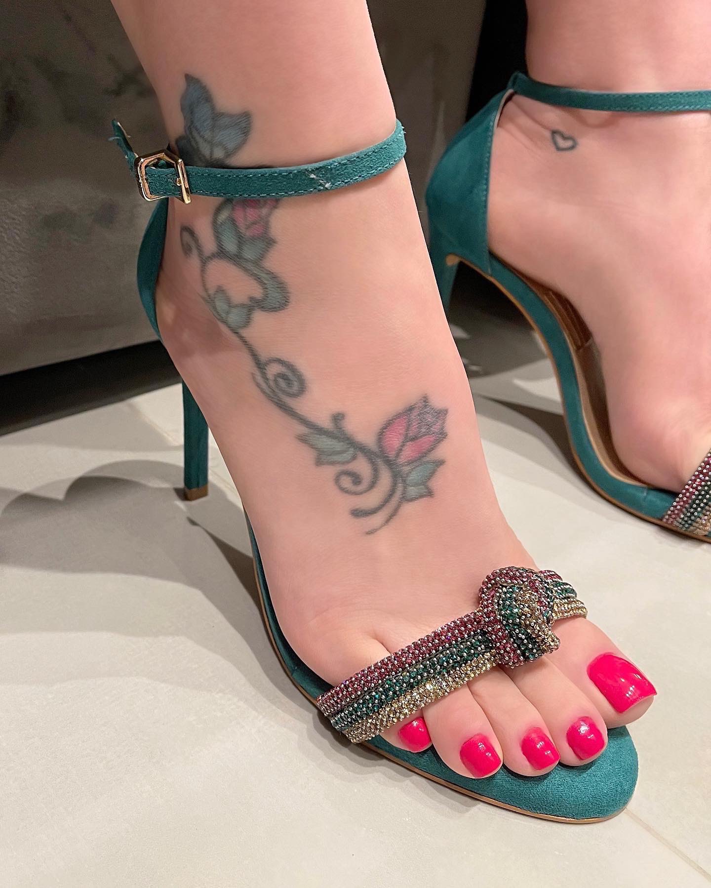 Celeste Triplex'S Feet: You Have To See This - 317rra2