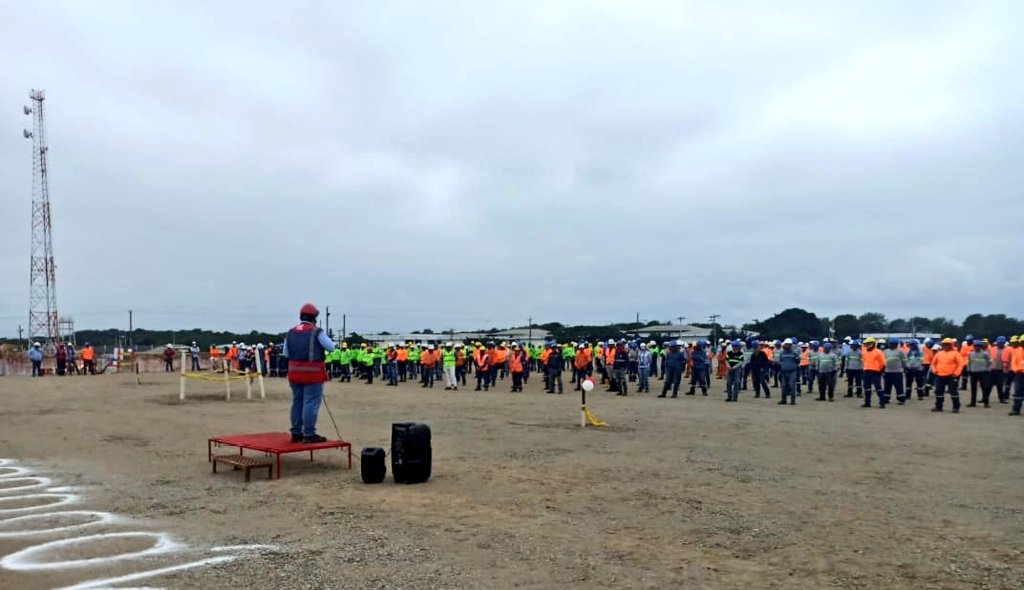 Puerto_APPB's tweet photo. El proyecto de Construcción del #Muelle6 ha alcanzado un Millón/horas sin accidentes.👏🏻
Con la presencia de 405 trabajadores de #ConsorcioPBO y representantes de #Yilport y #APPB celebraron este hito importante que ha permitido prevenir riesgos y cuidar del capital humano.👷🏾♀️👷🏻♀️🚧 https://t.co/xcyPXHGeWu
