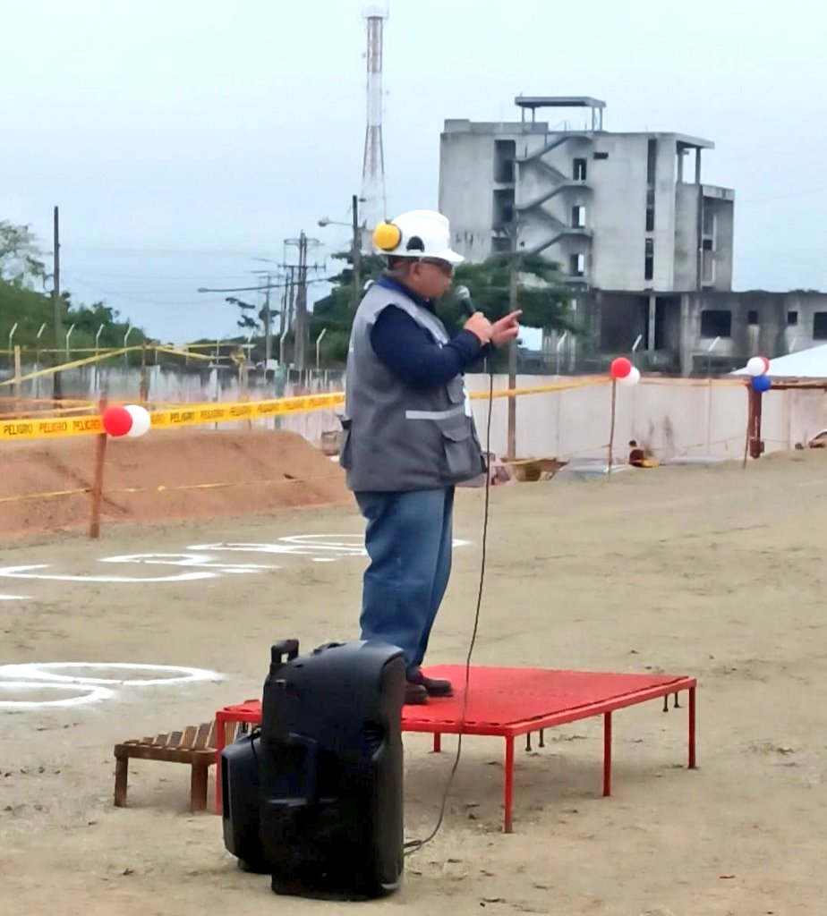 Puerto_APPB's tweet photo. El proyecto de Construcción del #Muelle6 ha alcanzado un Millón/horas sin accidentes.👏🏻
Con la presencia de 405 trabajadores de #ConsorcioPBO y representantes de #Yilport y #APPB celebraron este hito importante que ha permitido prevenir riesgos y cuidar del capital humano.👷🏾♀️👷🏻♀️🚧 https://t.co/xcyPXHGeWu