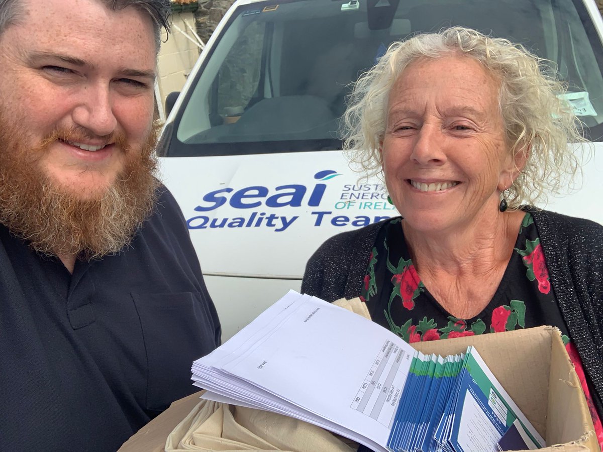 Eric is the <a href="/SEAI_ie/">SEAI</a> Sustainable Energy Communities (SEC) County Mentor for Fingal. Eric is pictured briefing our Helen with a view to transitioning #Howth as an SEC We are seeking community members to form a steering committee. Can you help? DM us or join us tomorrow 🙌Pls RT💚