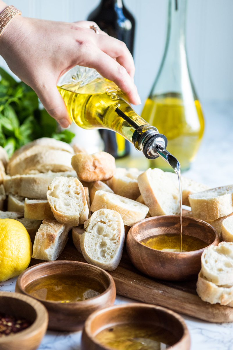 A no bullsh!t guide to olive oils that are… 

Tasty AF ✅
Luxurious✅
Economical ✅

Let’s goooooo!!!!! 👇👇