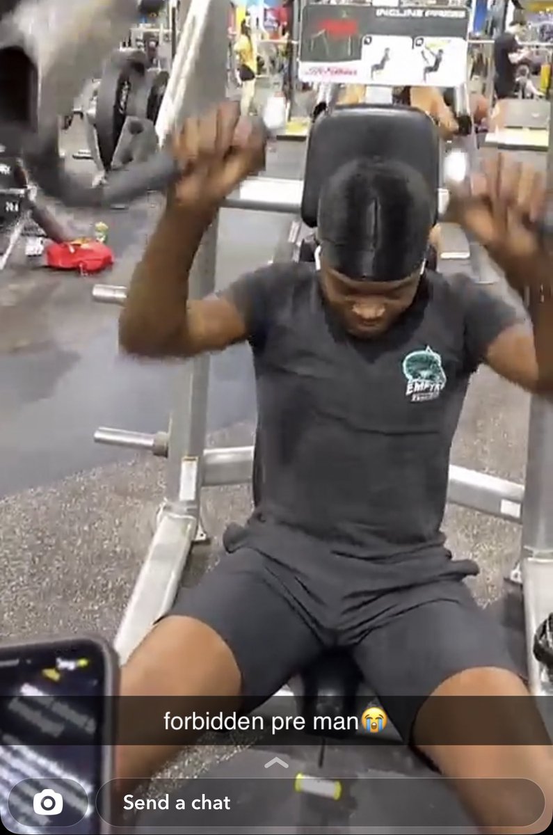 OvOBrezzzy's tweet image. Bro making me read his breakup paragraph to him so he can go harder in the Gym😭😭