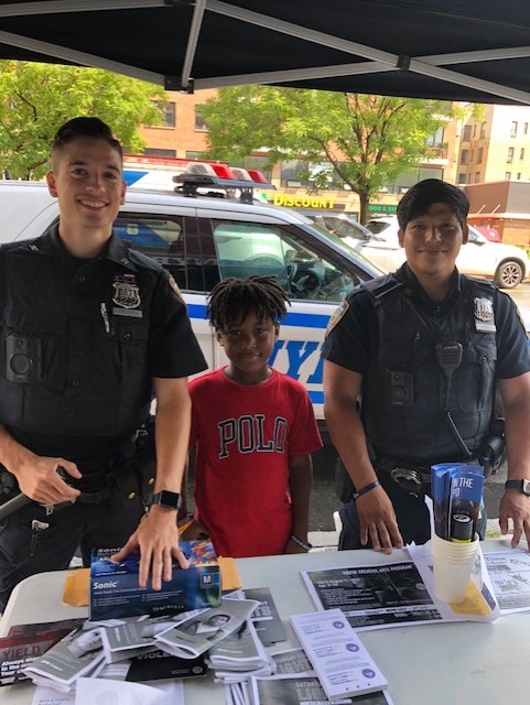 NYPD32Pct's tweet photo. Yesterday our Neighborhood Coordination Officer's sector "Boy" hosted their "Pop Up With a Cop" at the corner of West 140 Street & 7th Avenue. Our officers handed out informational flyers to the #HarlemCommunity about neighborhood safety, upcoming events and youth programsβΌοΈ π https://t.co/fE2OJBZasY