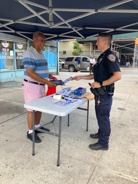 NYPD32Pct's tweet photo. Yesterday our Neighborhood Coordination Officer's sector "Boy" hosted their "Pop Up With a Cop" at the corner of West 140 Street & 7th Avenue. Our officers handed out informational flyers to the #HarlemCommunity about neighborhood safety, upcoming events and youth programsβΌοΈ π https://t.co/fE2OJBZasY