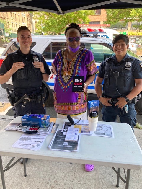 NYPD32Pct's tweet photo. Yesterday our Neighborhood Coordination Officer's sector "Boy" hosted their "Pop Up With a Cop" at the corner of West 140 Street & 7th Avenue. Our officers handed out informational flyers to the #HarlemCommunity about neighborhood safety, upcoming events and youth programsβΌοΈ π https://t.co/fE2OJBZasY