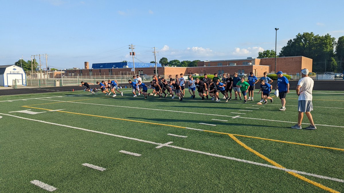 Coach_BurkMHS's tweet photo. Great way to finish off a summer of hard work, 60 40s! I hope everyone has a great week off, next up is Midnight madness! 🤘🤘 https://t.co/wz9ihxbDS9