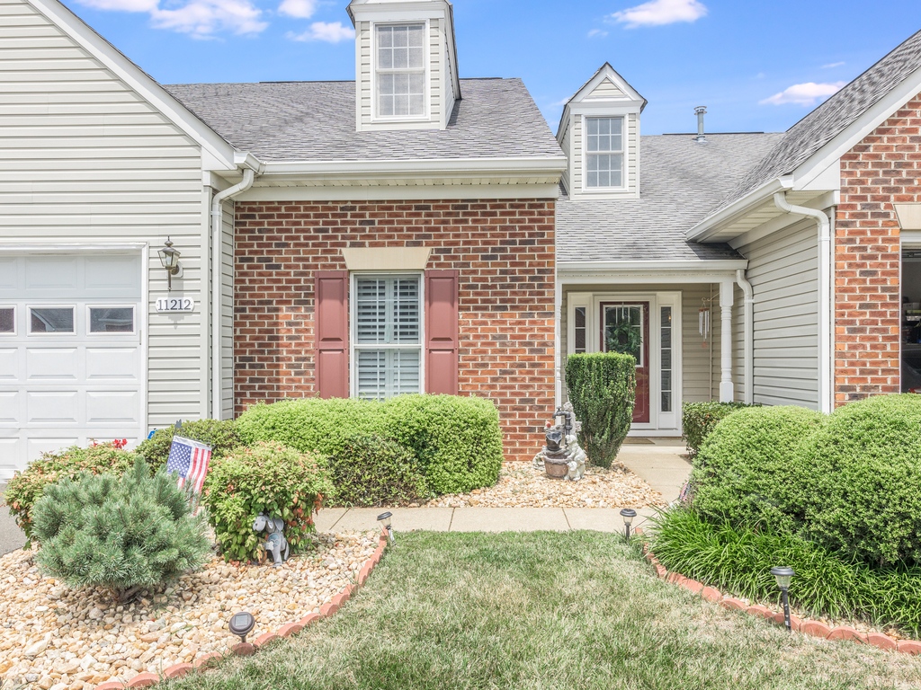 Merma8d's tweet image. Main level living ✅
55+ community ✅
Fireplace ✅
Patio and fenced yard ✅
Amenity filled neighborhood ✅
Your new home ✅

Questions?  #letschat
#kellynortonrealtor #listingagent #buyersagent #realtor #realestate #forsale #sold  #stafford #FXBG #spotsylvania #kinggeorgeva