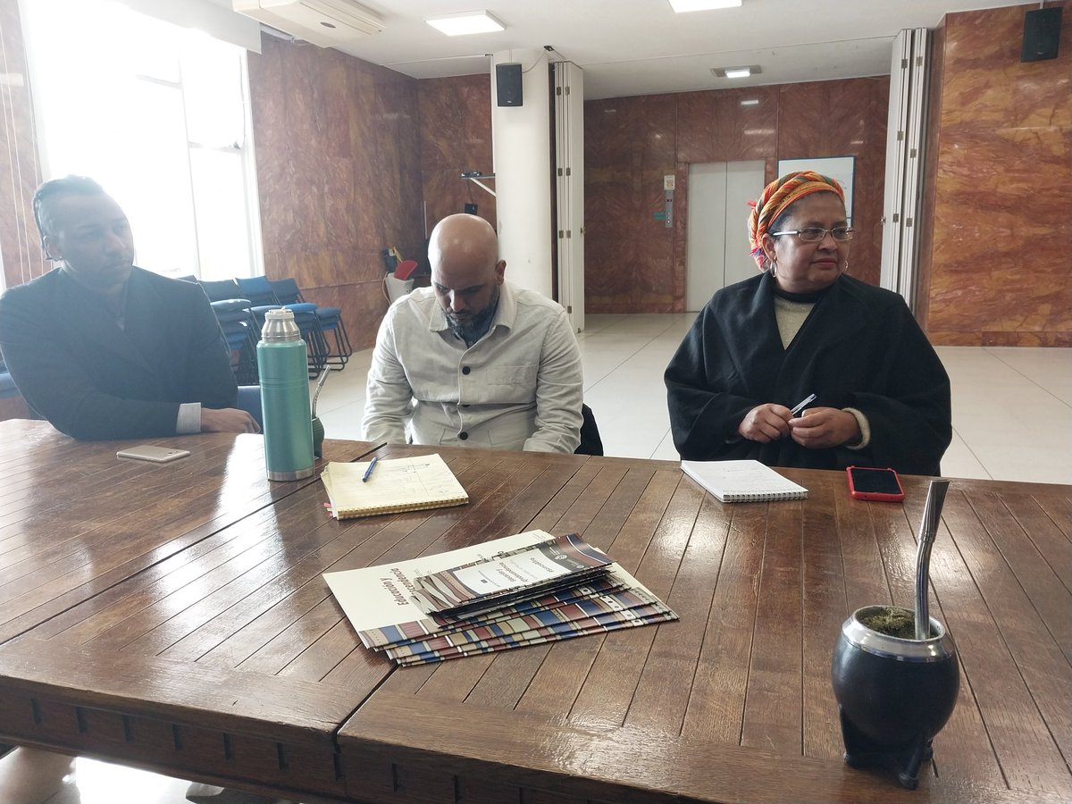 codina_gonzalo's tweet photo. Excelente reunión entre el @mnuspp, la Coordinadora Nacional Afrouruguaya y la directora Sociocultural del Mides @rosamendez82 . https://t.co/ULGuJ0vVEp