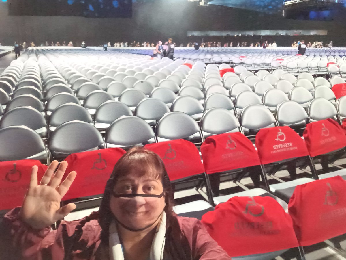 button__lady's tweet image. Hall H! I am in you! #HallH #HallHLine @HallHLine