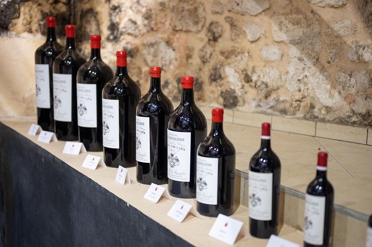 la_gaffeliere's tweet photo. 💡Château La Gaffelière is available in several formats

#halfbottle 37.5cl
#fullbottle 75cl
#magnum 150cl (2 bottles)
#jeroboam 3liters (4 bt)
#imperial 6L (8 bt)
#salmanazar 9L (12 bt)
#balthazar 12L (16 bt)
#nebuchadnezzar 15L (20 bt)
#melchior - 18L (24 bt)

📸•tomgilbeywine https://t.co/xuFlAM4j4y