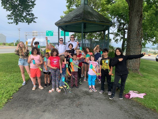 SeasidePES's tweet photo. Another fun session with @TurnbullKrista @TurnbullPeterM @JeremyDunsmore @ANB_EMP at the #CarletonCommunityCentre for our #SummerSafetyCamp. A great story about bike safety, a craft, and a healthy snack. For some, it was their first watermelon! So fun to see all the kids! π¦¦π²π https://t.co/Gz3b8U5XcU