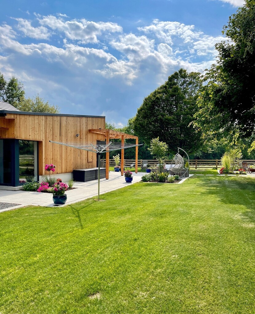 The difference a year makes! ⁠
⁠
#gardenlandscaping ⁠
#gardendesign #instagarden #gardenlove #newgarden #pegola #timbercladding #renovatingElkra #renovationproject #ouroldnewhouse⁠
⁠ instagr.am/p/CgUgGExM1tQ/