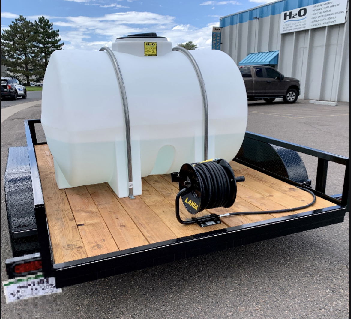 equipment_h2o's tweet image. #ElevatedExcavating is the new owner of a #HydroTek SC Series 5gpm, 3,500 psi hot water pressure washer on a tandem axle trailer with a 525-gal. water tank and 100' hose + reel. 
This new rig packs a powerful punch to help them keep their excavating equipment &amp;amp; work sites clean.