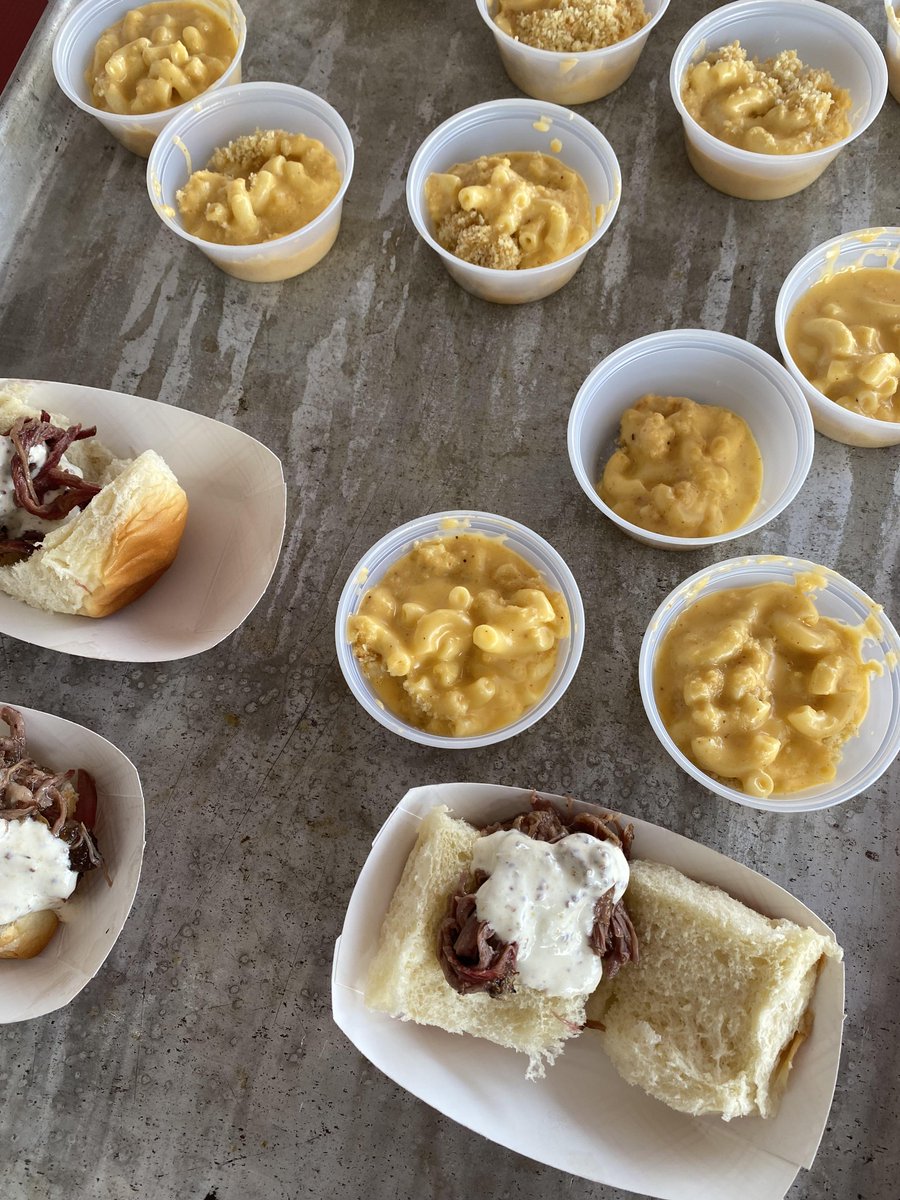 kcbbqfest's tweet photo. We'll take a side of Mac 'n Cheese, please! 🧀 #bbq #kcbbqfest https://t.co/6v5eEbYlSG