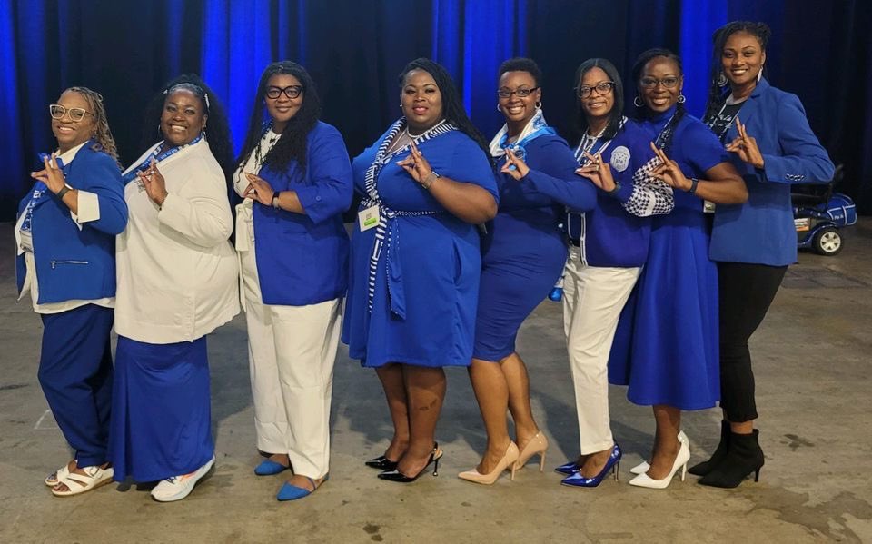 FortWorthZetas's tweet photo. All 8 presidents representing the Dallas-Fort Worth area chapters of #ZetaPhiBeta are in the house for #ZetaBoule22! Don’t they look stunning? 🤩💙🤍
#ZetaPhiBeta #ZPhiB1920 #ZPhiB #BouleOfSisterlyLove #WTxZetas #DFWZetas #OneZeta https://t.co/bVUGBDGtgs