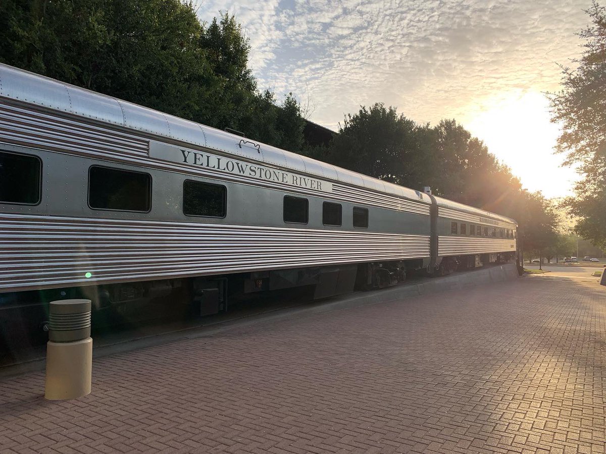 jgalassini's tweet photo. We are all connected and rely on others for our success. Whether it is a customer, an employee, or a vendor, we must all work together to achieve our goals. I am honored the @BNSFRailway invited me to share the @CEMEX_USA story. Together we are focused on #buildingabetterfuture. https://t.co/wLd49TNF68