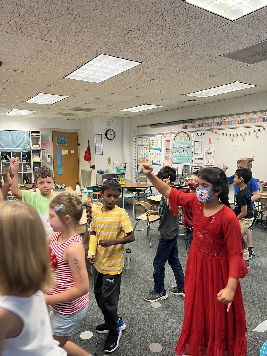 MrsBakerMES's tweet photo. Practicing out pinky partner protocol to answer questions about the text. We’ve been using the illustrations to find the details for our answers! https://t.co/fxvUdU2g15