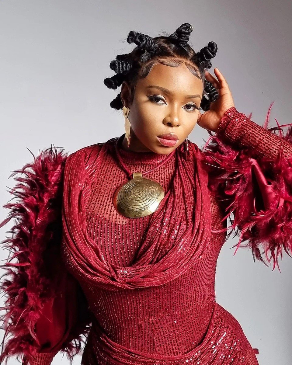 lsiafrica's tweet photo. 🔴#Flash: le Canada refuse de délivrer un visa d’entrée à l’artiste nigériane mondialement connue, @yemialadee, tête d’affiche du Festival international Nuits d’Afrique. Motif: «crainte qu’elle décide de s’établir définitivement au 🇨🇦». Sa prestation prévue dimanche est annulée. https://t.co/lEv2VhKco9