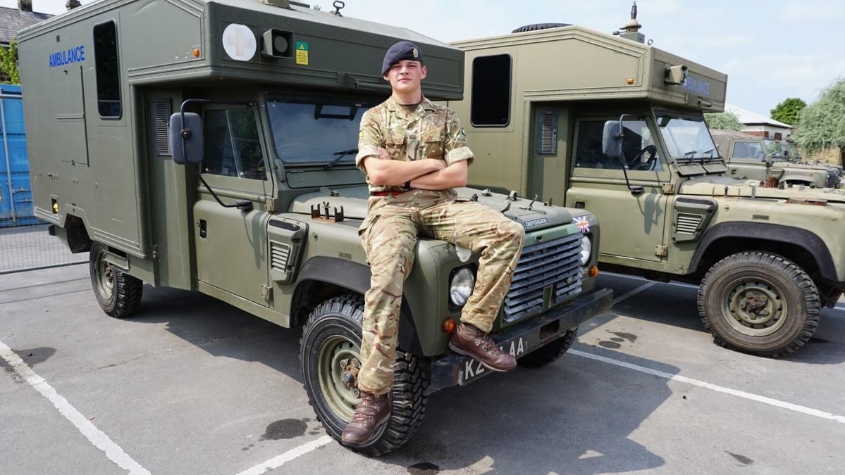 BritishArmy's tweet photo. New Army recruit uses his training to help save the lives of two boys who were pulled from the sea in Blackpool.

https://t.co/3M6SxcNpyD https://t.co/jEdMhSGR5m
