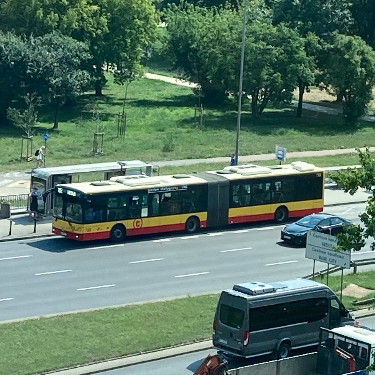josviaque's tweet photo. 🚌 Prawie jak dwie krople wody. 😉 #autobus #Solbus #SM18 #Autosan #Sancity18 #LNG #gaz #gazomobilność #MZAWarszawa #WTP https://t.co/kzDsWB6GV6