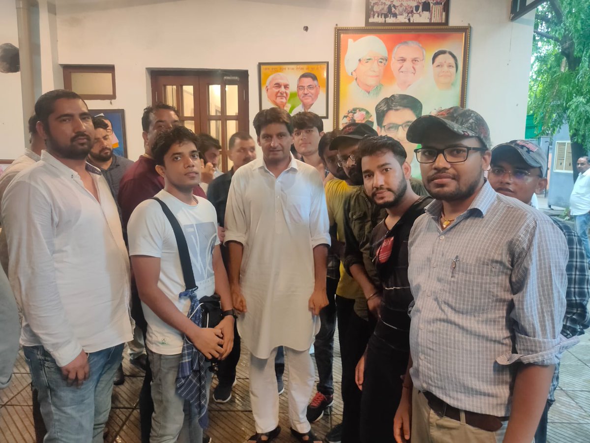 Krishna72529917's tweet photo. Save future of youth
#CLEAR_100_PERCENT_RRB_JE_WAITING
@AshwiniVaishnaw @PMOIndia @RailwayNorthern @behal_deepak @RailMinIndia @GMNCR1 @GM_NRly @GMNWRailway https://t.co/egLixFerW6