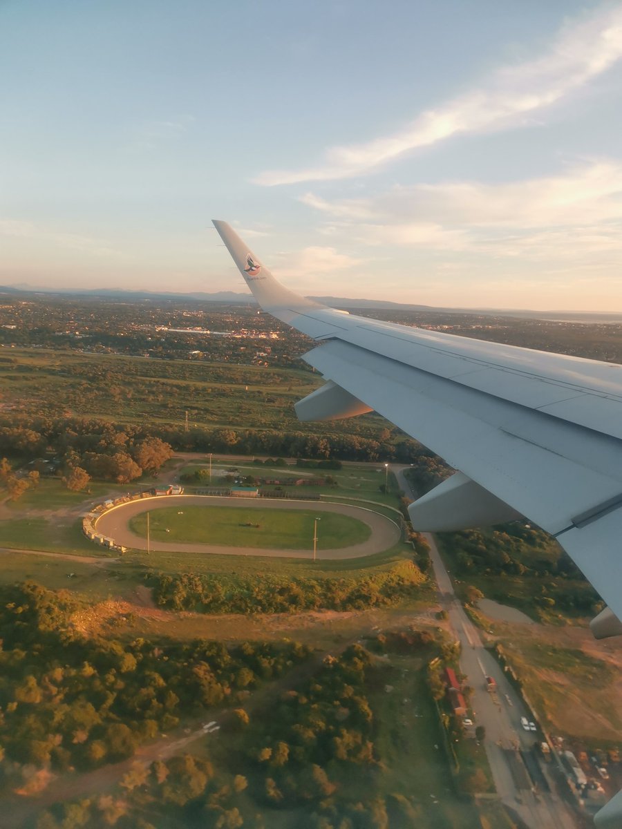 Alicemakochieng's tweet photo. Landing home sweet home in Port Elizabeth #Gqeberha earlier this morning at sunrise 🌅 was super nice. Thankful for my smooth, relaxed flight from Nairobi, and a great holiday time with family in Kenya 🇰🇪 😊. The #JulyRecess is now over. Back to the grind. Till next time. 😘 https://t.co/d5vi7Qpnja