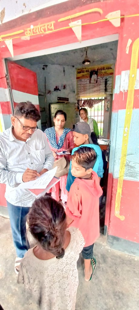 saurabhiirm's tweet photo. #BacktoSchool campaign of @ActionAidIndia in #Nawada led to  admission of 16 #Children, earlier engaged in ragpicking in school. Continuous community level engagement &amp; support of local administration motivated children to enroll in #School. @sndeep @wasizeba01 @arbind11644018 https://t.co/qaBsq3m6rh
