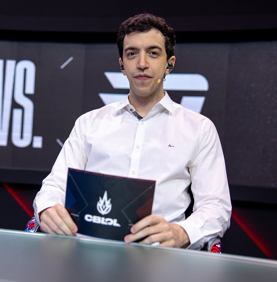 CBLOL's tweet photo. O #CBLOL desse final de semana vai receber convidados incríveis! 👀

No sábado, o @OOkina8 marca presença na bancada de análise. E no domingo, contamos com o @loopklol. 😍

Ao vivo, a partir das 13h, em https://t.co/A7ZSQ03OPK https://t.co/FKQQVNWOEa