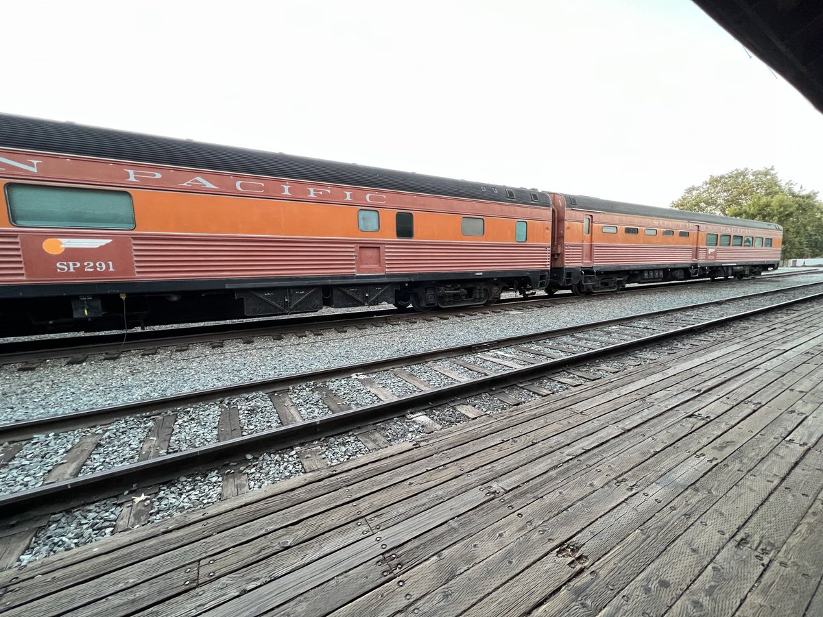 SPDonnerPass's tweet photo. SP 290 and 291 in Old Sacramento 7/13/2022 #southernpacific #southernpacificlines #railroad #railfan #spdaylight https://t.co/c9aEKOO7CH