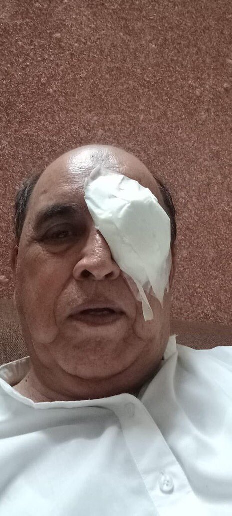 BuOmer's tweet photo. 13 سال میں نجانے کتنے لوگ اپنا گھر بنانے کا خواب دل میں لئے اس دنیا سے رخصت ہوگئے لیکن انہیں پلاٹ نہ ملا

 #ReleaseMunawerSultan https://t.co/kBwTohuCkT