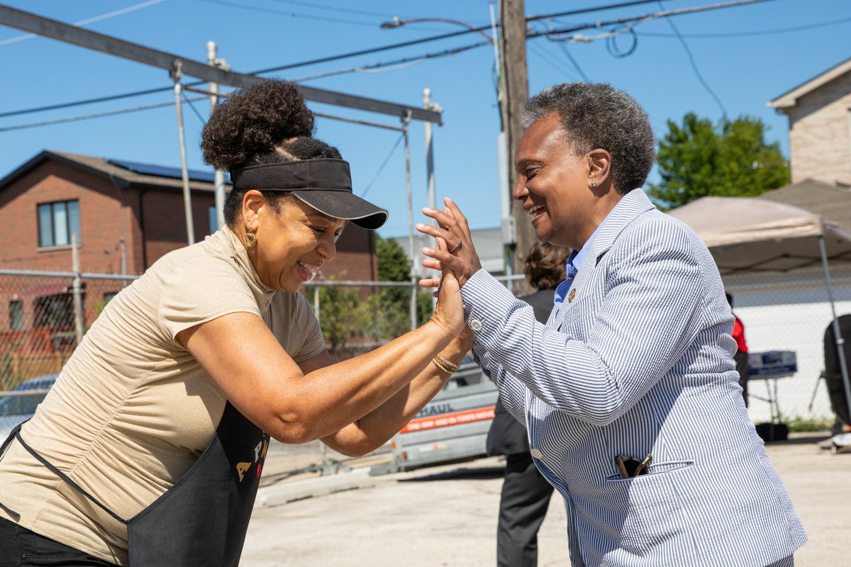 mayorlightfoot's tweet image. Today is a bittersweet day as this is Heidi Zeiger&apos;s last day as the Mayoral Photographer. Heidi has been with the team since 2019 and has captured countless, meaningful moments over the years in many communities all across our city. 🧵