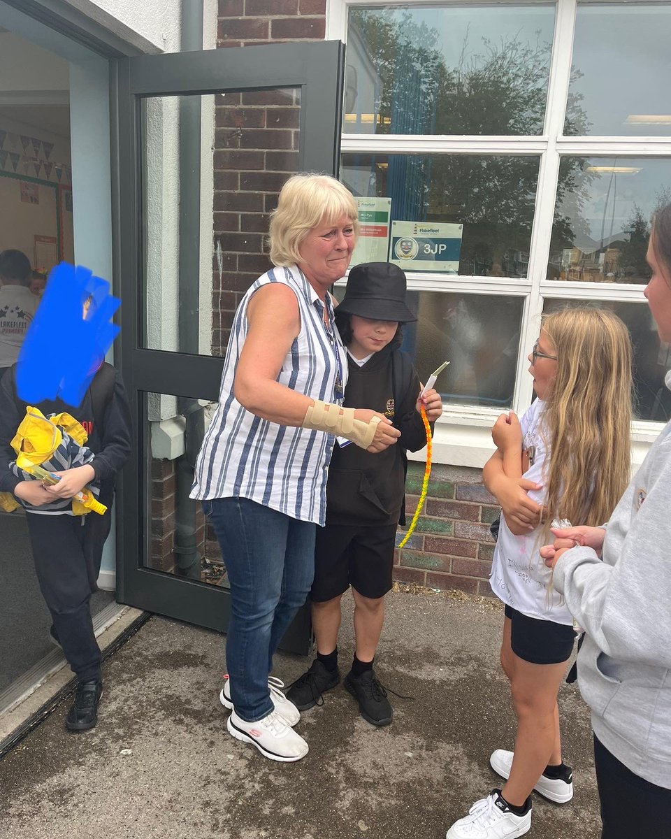 Last day at <a href="/Flaketweet/">Flakefleet Primary School</a>. Thank you so much for everything you have done for the Harteveldt-Hall family. Weird knowing I won’t be doing the school run again. #newbeginnings #schoolsoutforsummer  #forevergrateful